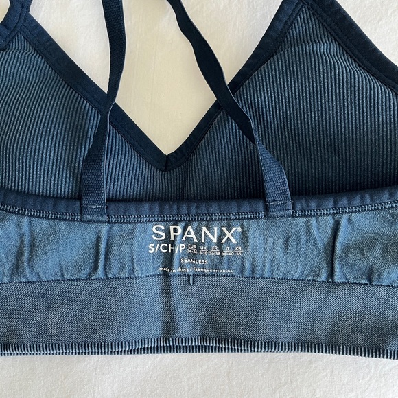 Ribbed Spanx Activewear Sports Bra and Seamless Leggings Set - Picture 4 of 5